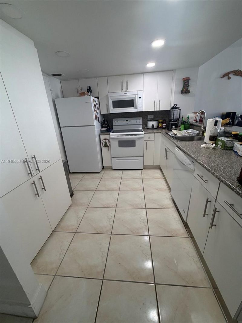 5555 Collins Ave, Unit 12S, Miami Beach, FL 33140 Photo