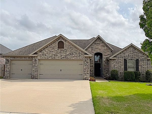 206 Deere Run Drive, Cave Springs, AR 72718