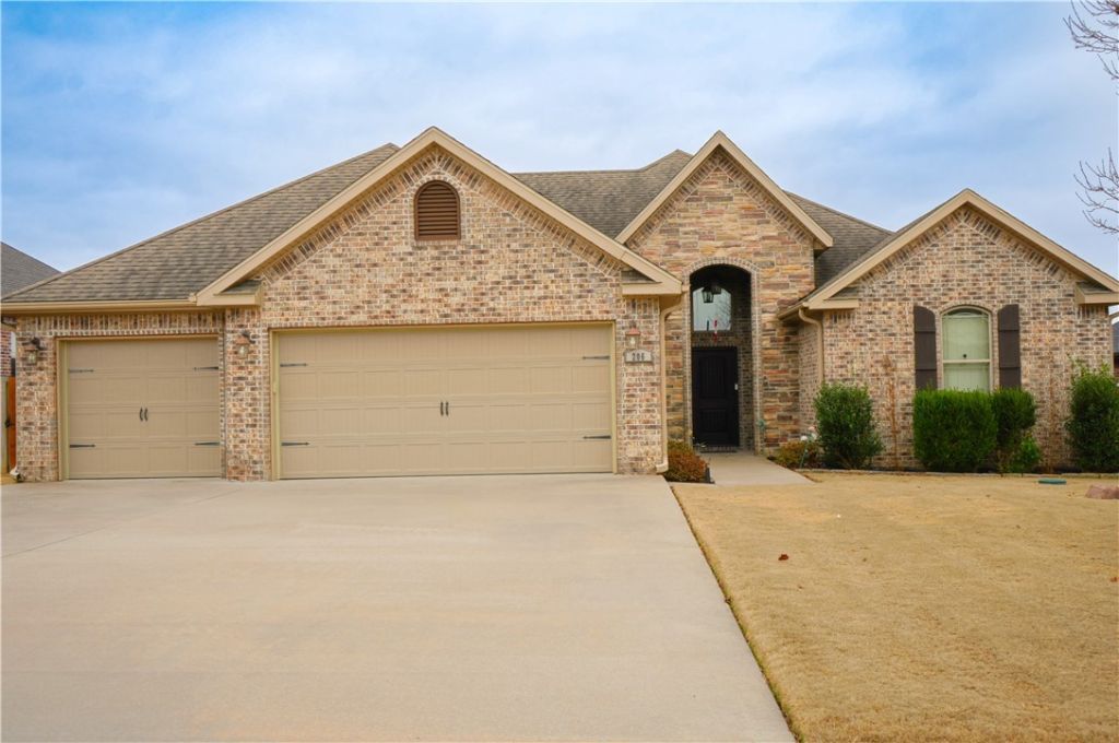 206 Deere Run Drive  Cave Springs, AR 72718