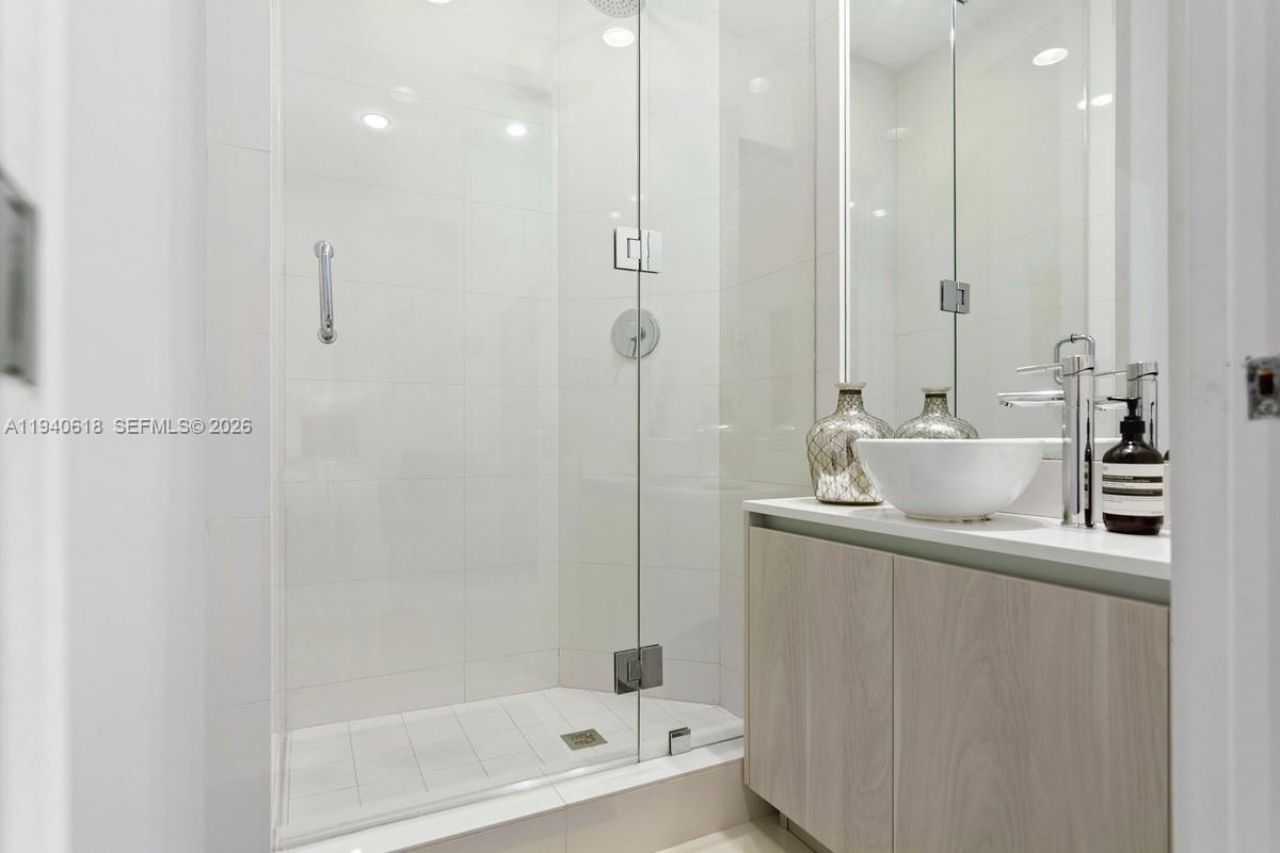 480 NE 31 St, Unit 2307, Miami, FL 33137 Photo