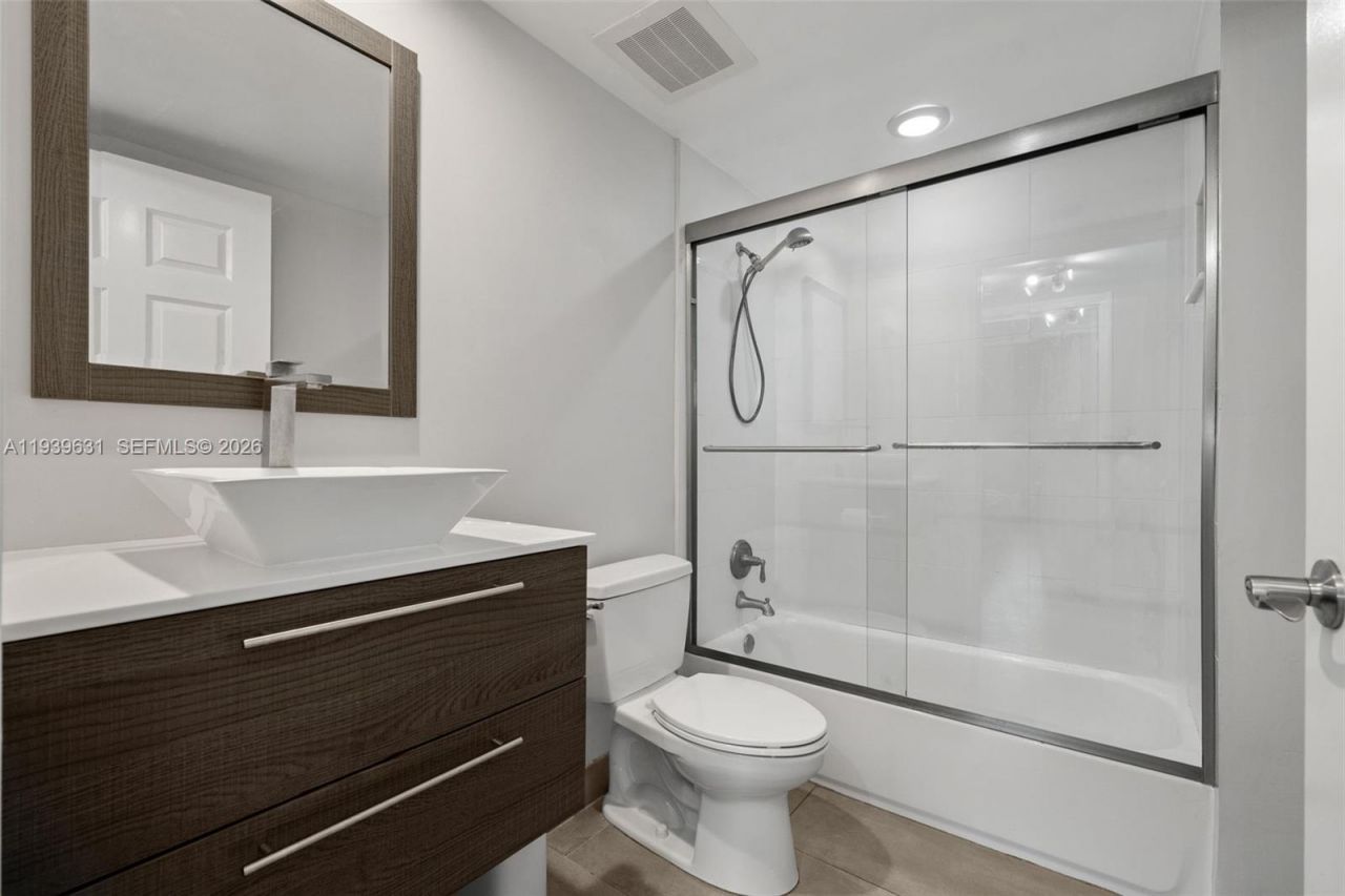 1755 E Hallandale Beach Blvd, Unit 2105E, Hallandale Beach, FL 33009 Photo