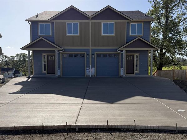 597 NE Evergreen Av, Dallas, OR 97338