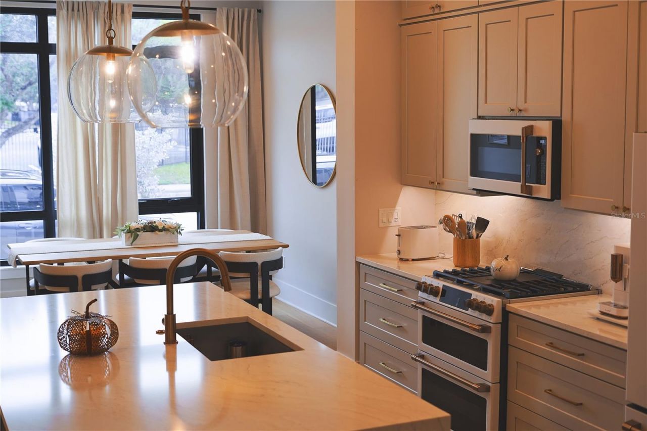 233 8th Street N, Saint Petersburg, FL 33701 Photo