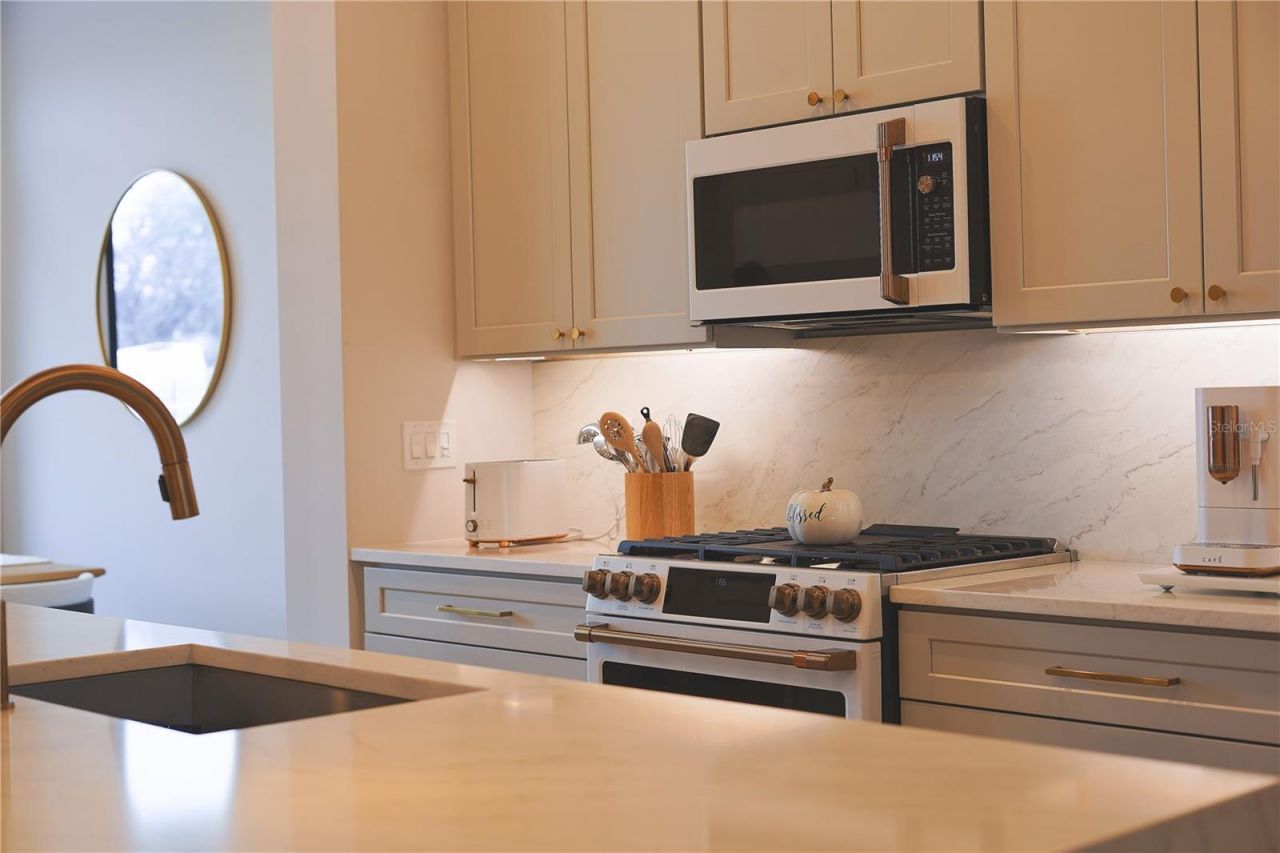 233 8th Street N, Saint Petersburg, FL 33701 Photo