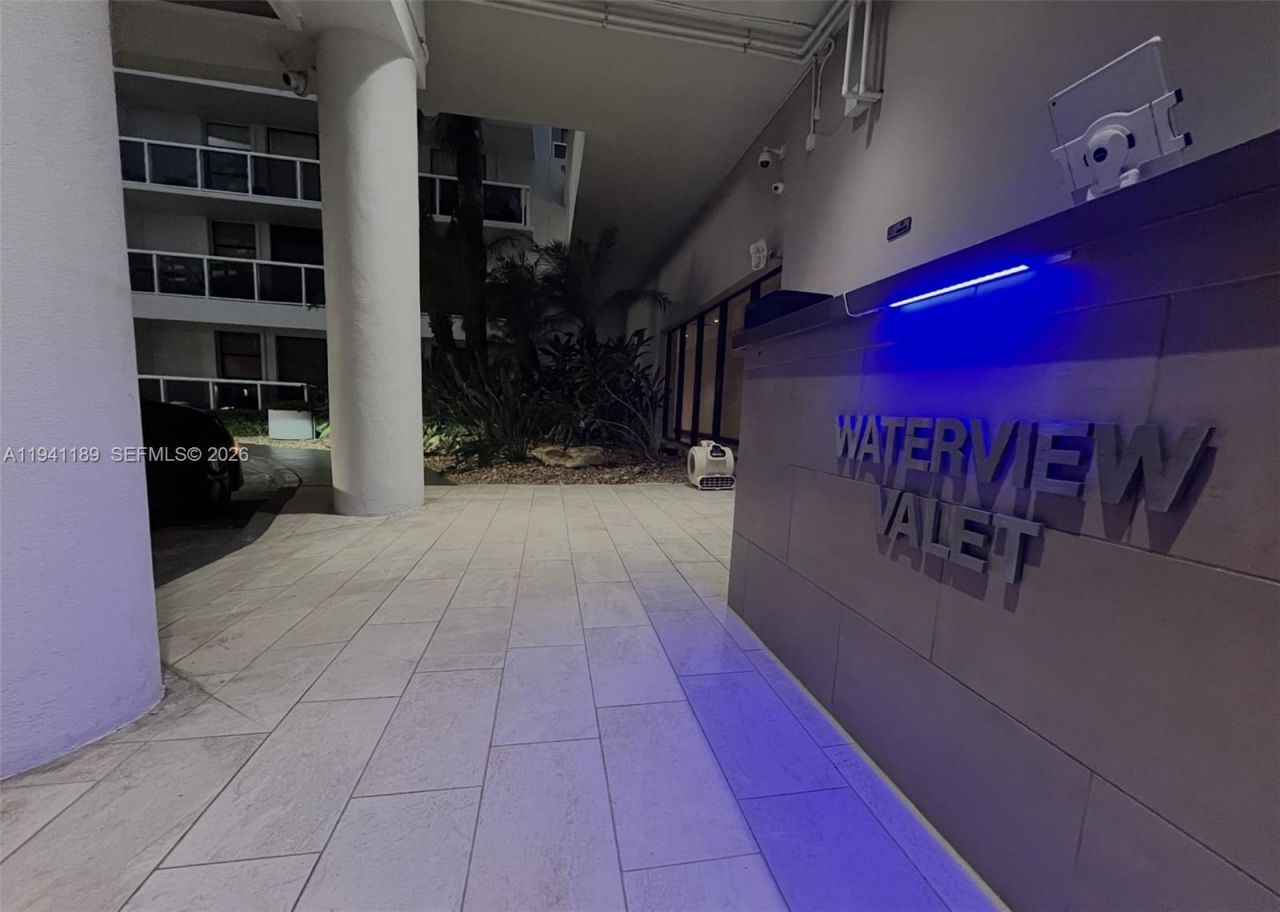 20505 E Country Club Dr , Unit 1033, Aventura, FL 33180 Photo