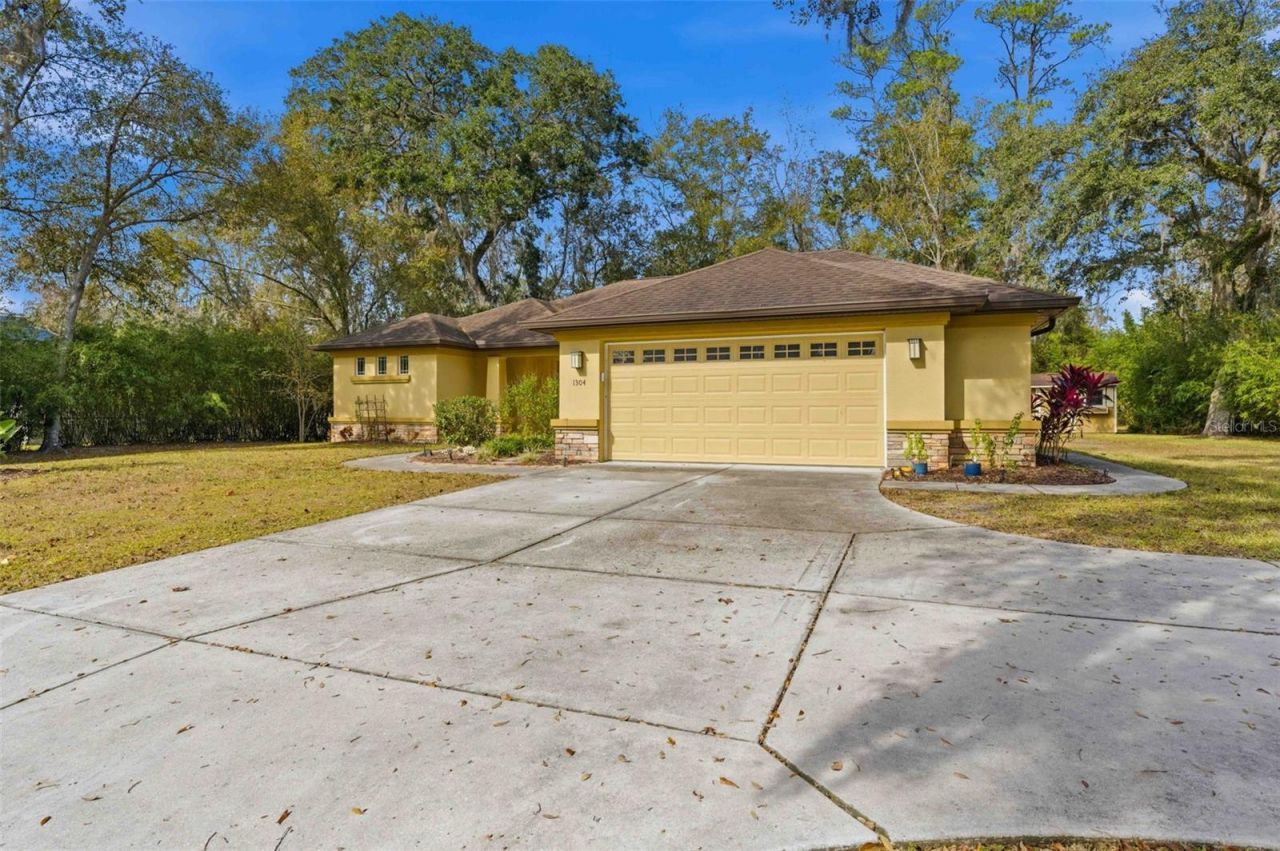 1304 Candlelight Boulevard, Brooksville, FL 34601 Main Photo