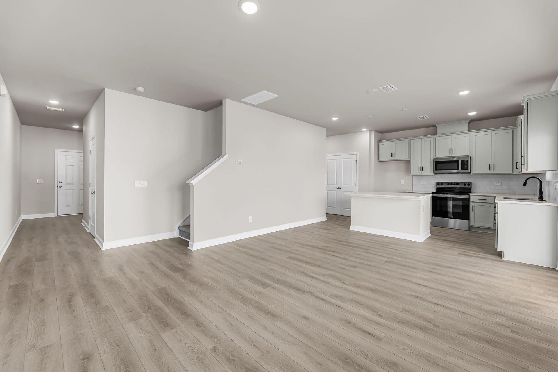 4019 Lemon Grass Lane Photo 4