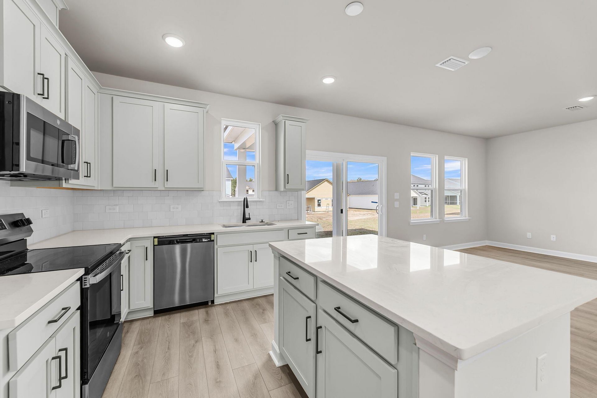 4019 Lemon Grass Lane Photo 6