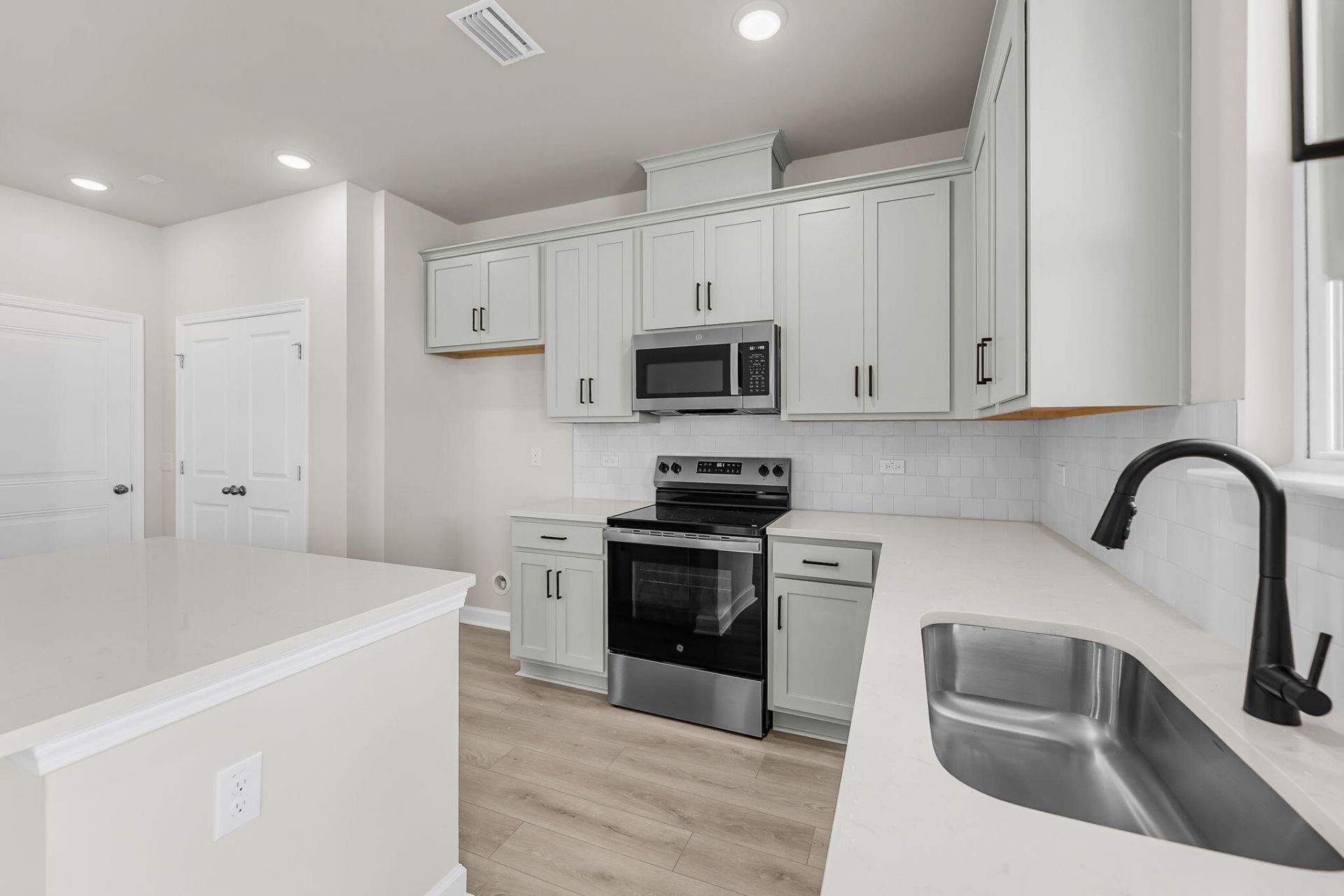 4019 Lemon Grass Lane Photo 8