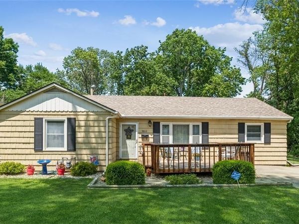 9812 Linwood Boulevard, Independence, MO 64052