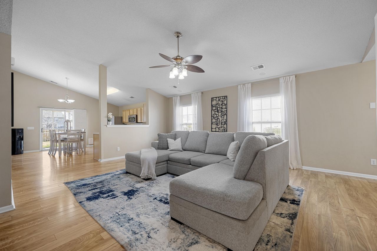 105 Ripley Court Photo 5