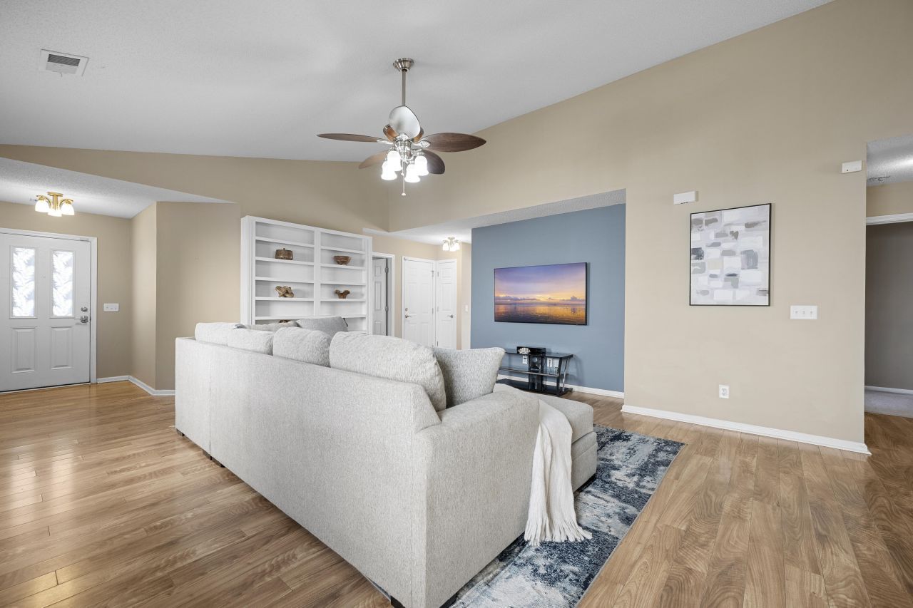 105 Ripley Court Photo 6