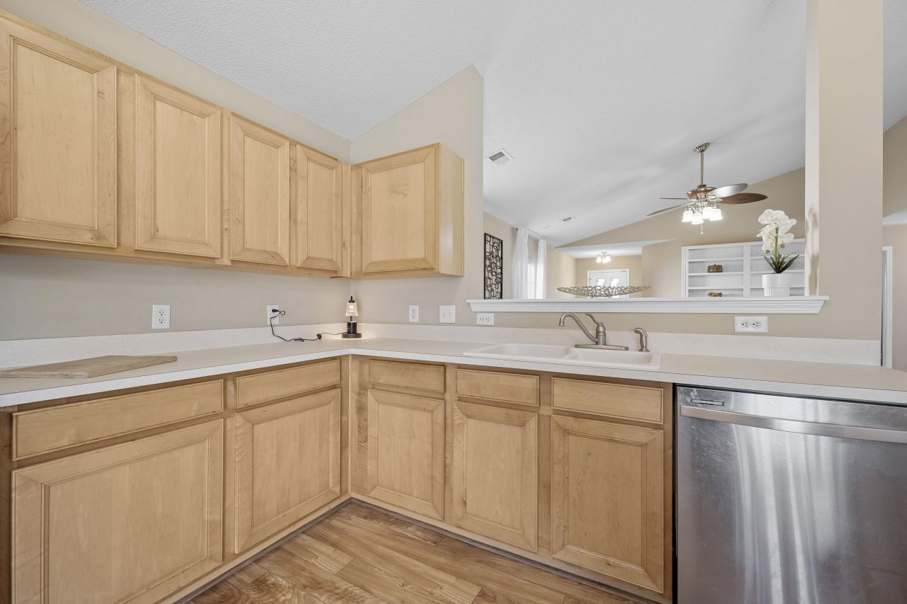 105 Ripley Court Photo 9