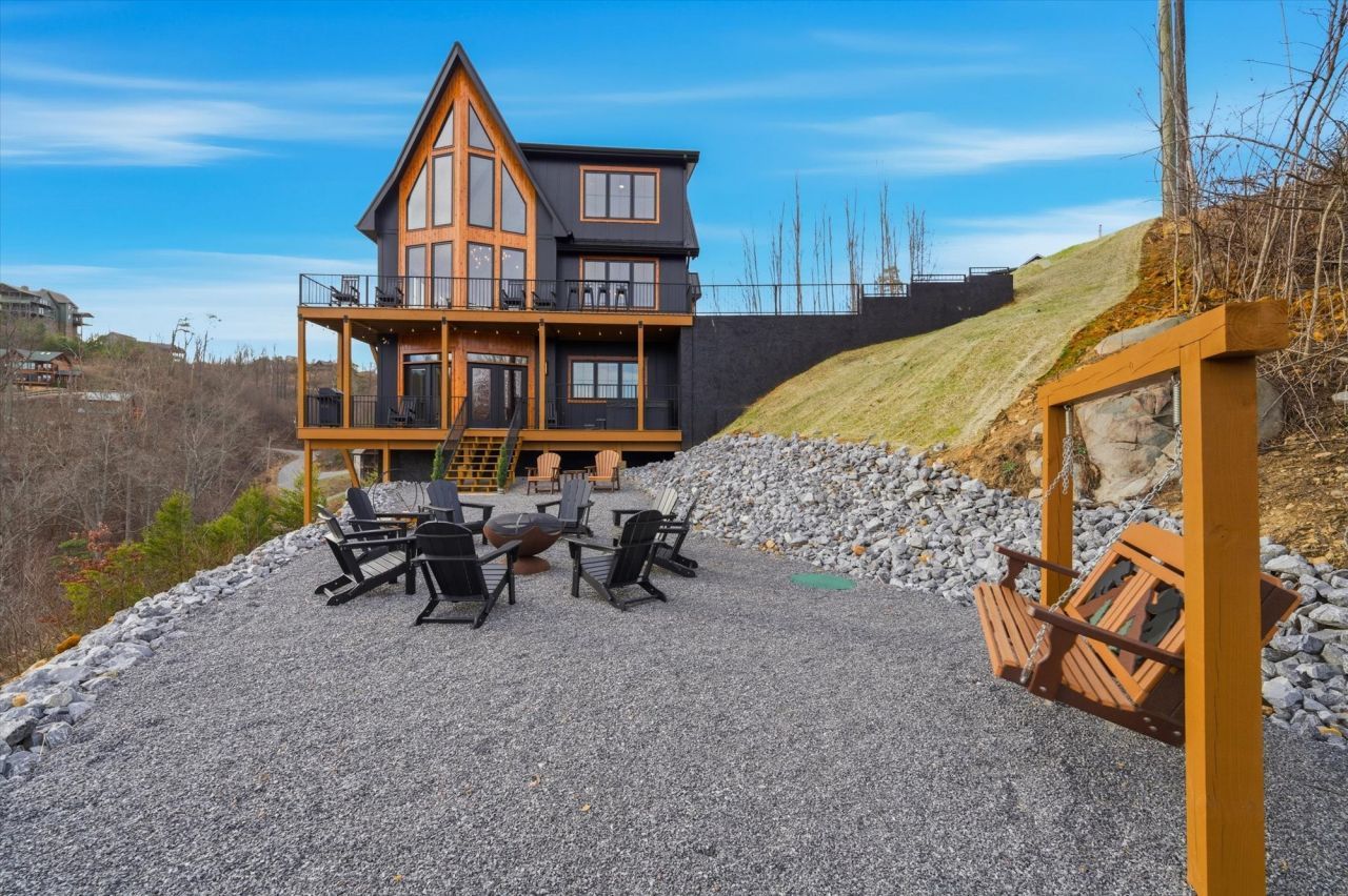 550 Greenbriar Ln, Gatlinburg, TN 37738 Main Photo