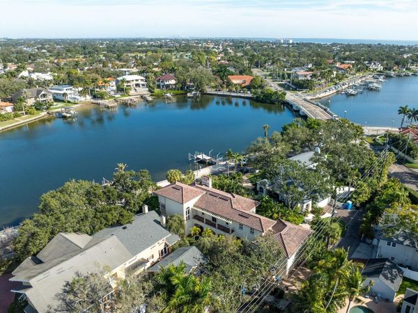 2152 COFFEE POT BOULEVARD NE, ST PETERSBURG, FL 33704