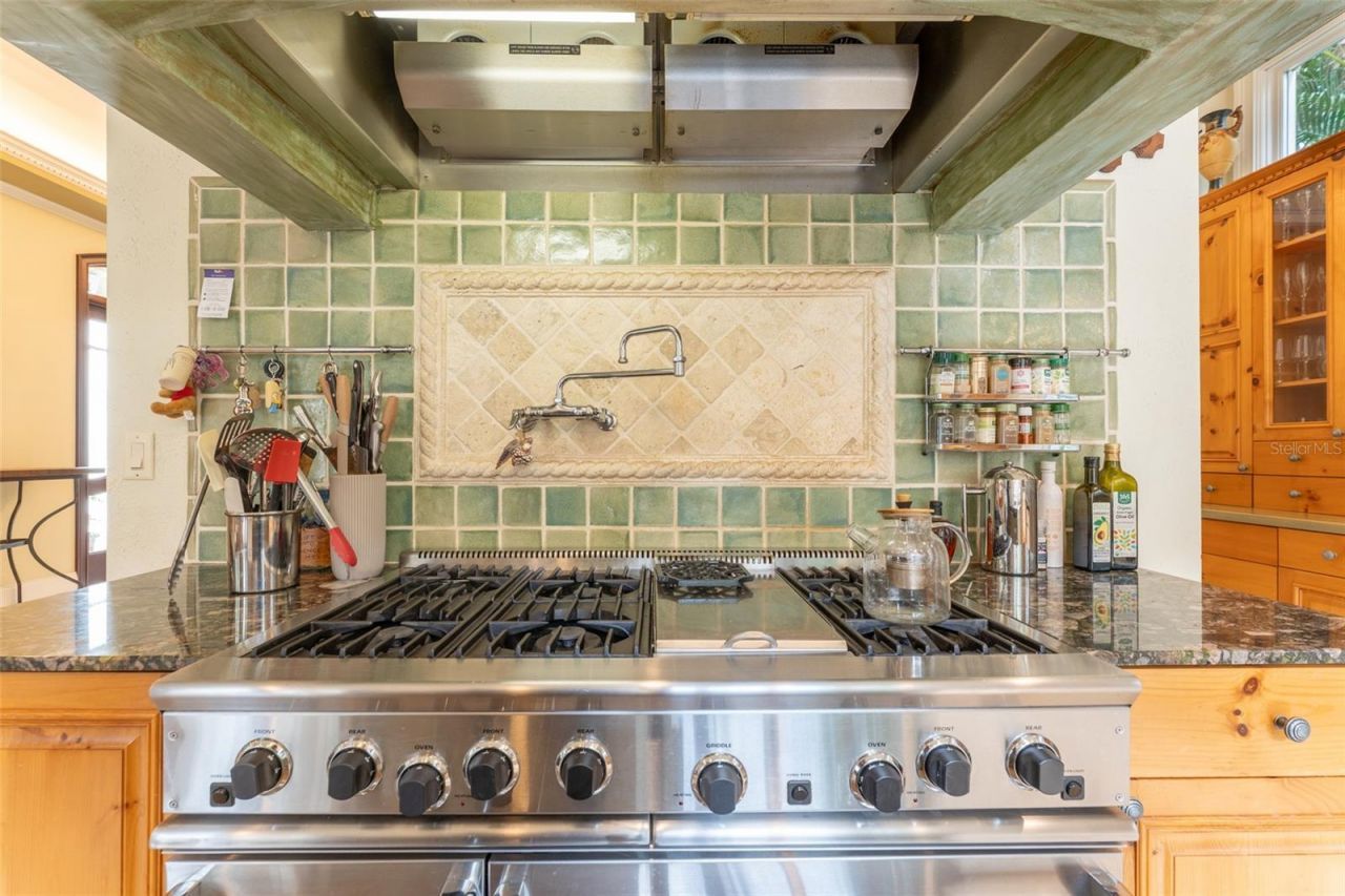 2152 Coffee Pot Boulevard Ne, Saint Petersburg, FL 33704 Photo