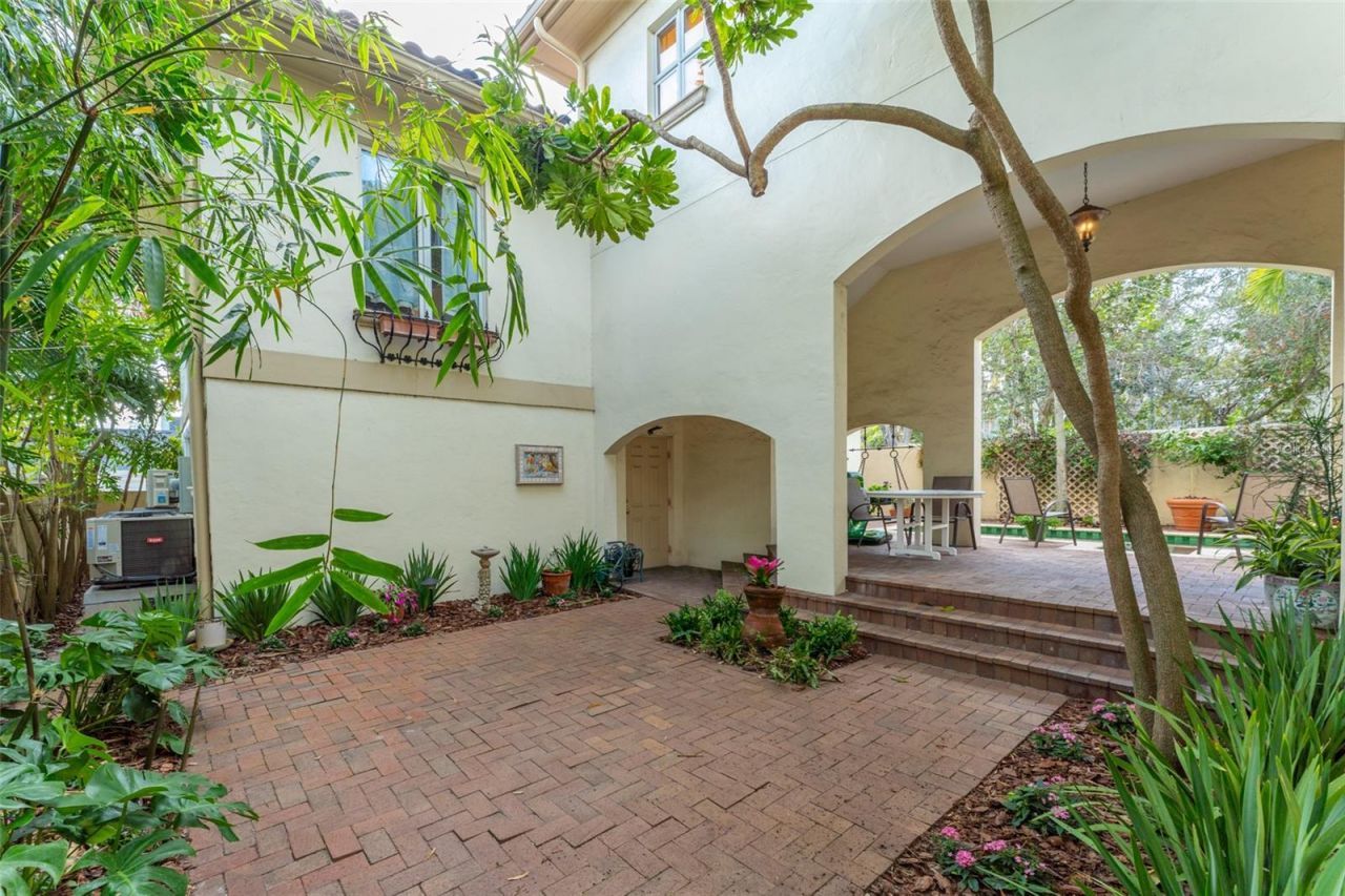 2152 Coffee Pot Boulevard Ne, Saint Petersburg, FL 33704 Photo