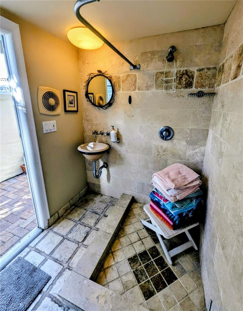 2152 Coffee Pot Boulevard Ne, Saint Petersburg, FL 33704 Photo