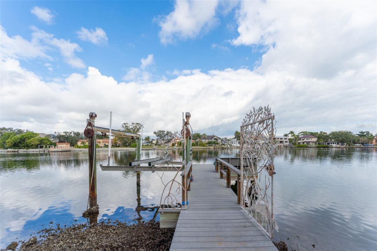 2152 Coffee Pot Boulevard Ne, Saint Petersburg, FL 33704 Photo