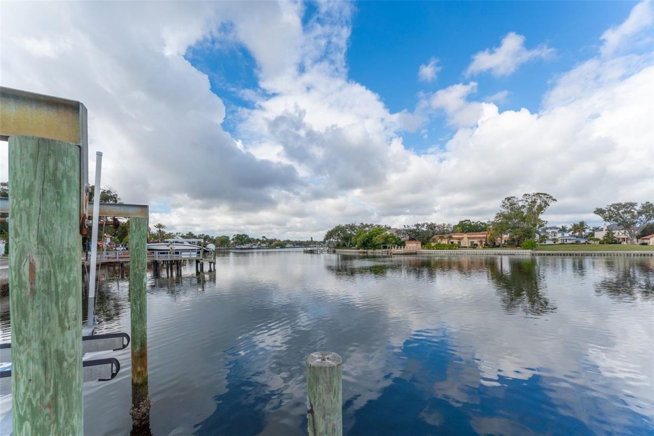 2152 Coffee Pot Boulevard Ne, Saint Petersburg, FL 33704 Photo