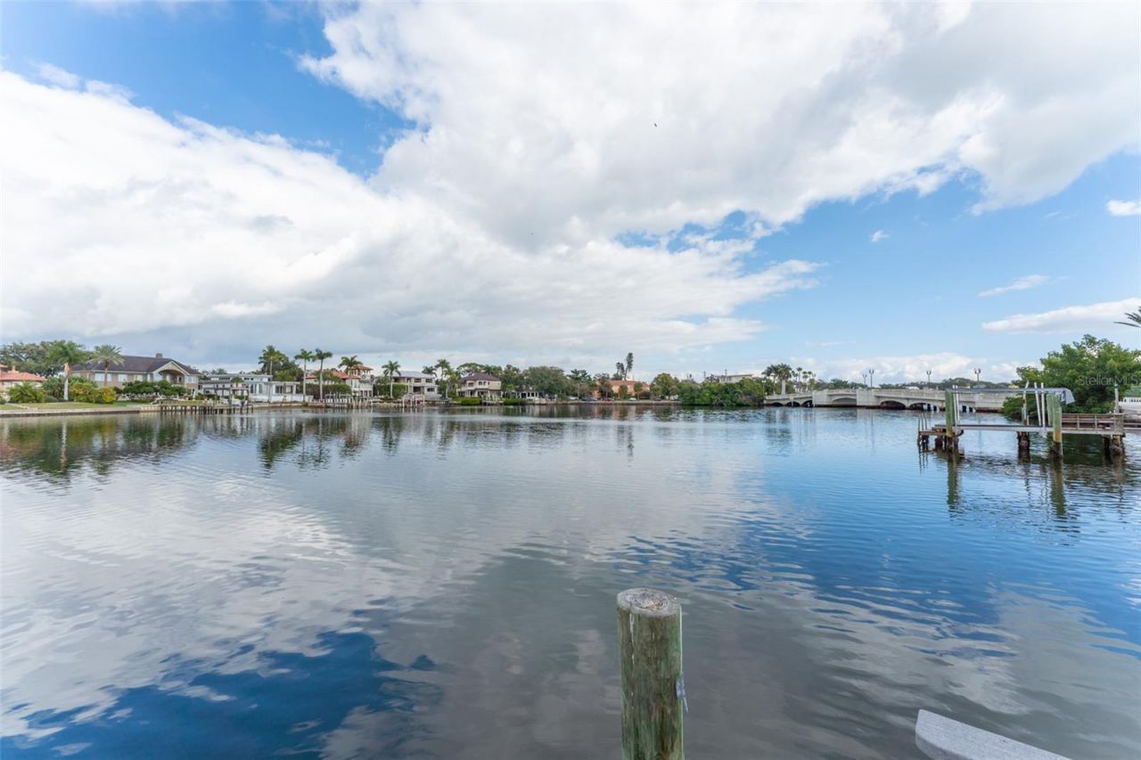 2152 Coffee Pot Boulevard Ne, Saint Petersburg, FL 33704 Photo