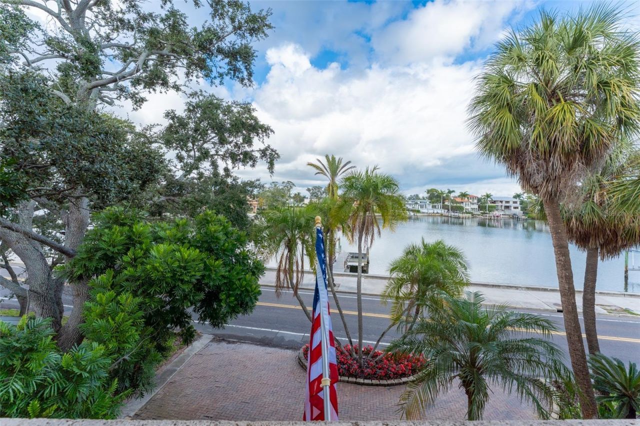 2152 Coffee Pot Boulevard Ne, Saint Petersburg, FL 33704 Photo