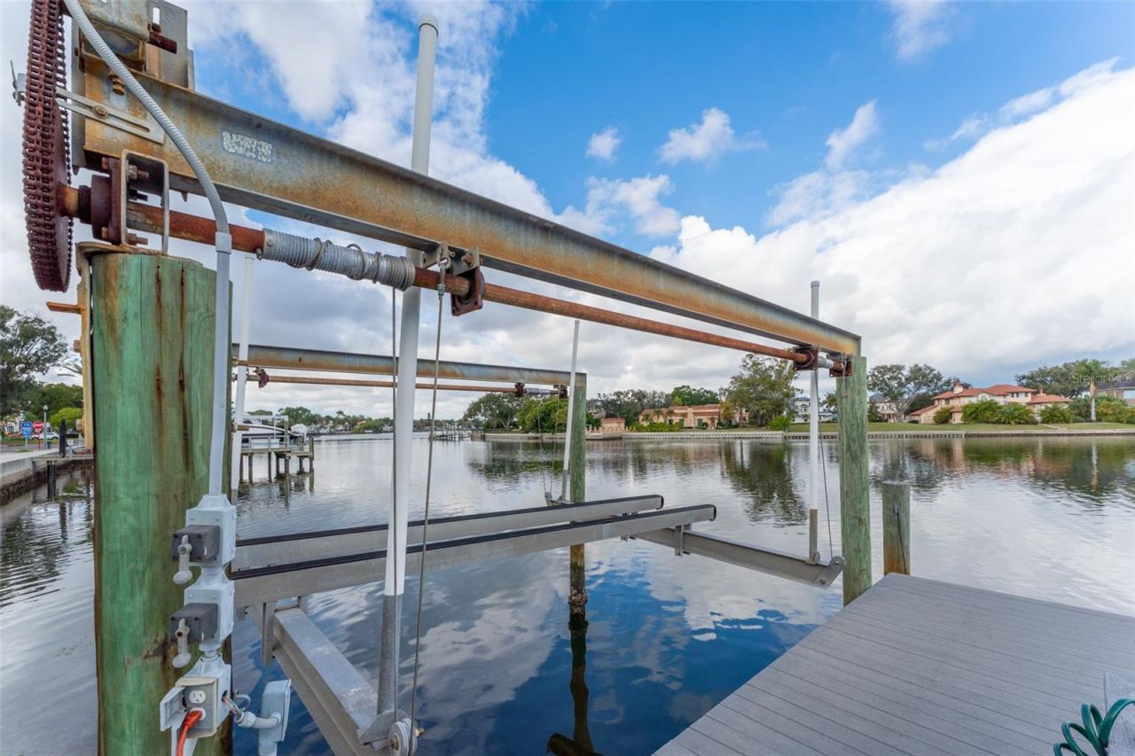 2152 Coffee Pot Boulevard Ne, Saint Petersburg, FL 33704 Photo