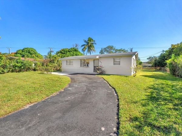 3310 NW 43rd Ave, Lauderdale Lakes, FL 33319