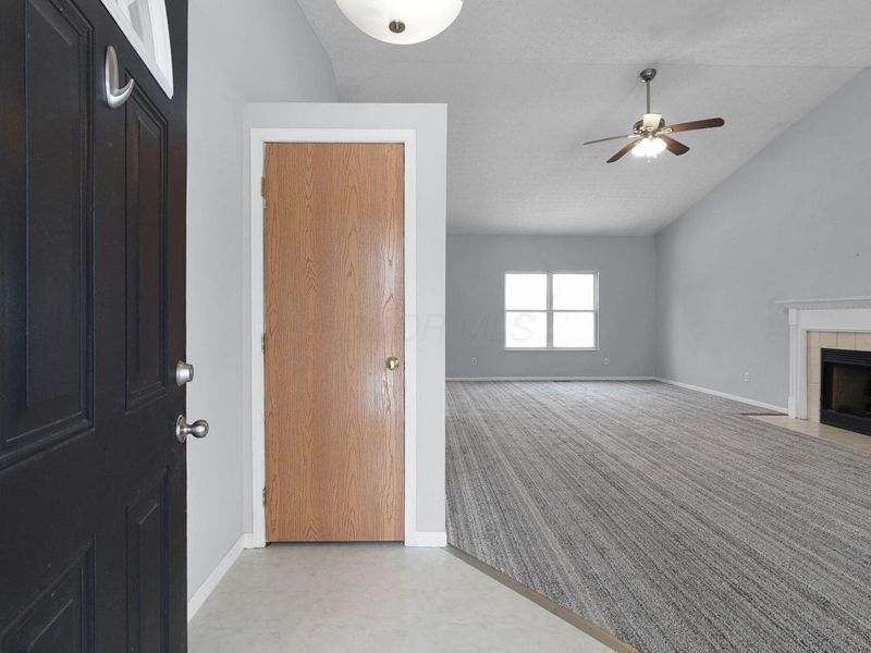 8651 Robbins Loop Drive, Reynoldsburg, OH 43068 Photo 6