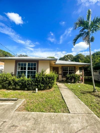 17 SW 6th Avenue, Dania Beach, FL 33004 Main Photo