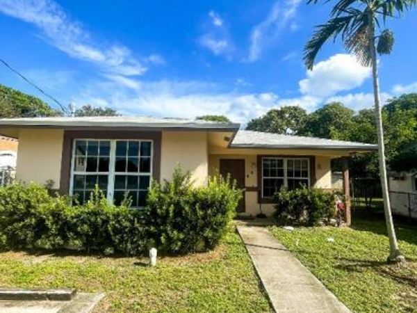 17 SW 6th Avenue, Dania Beach, FL 33004