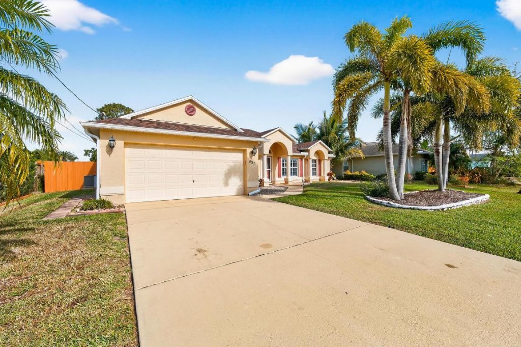 837 SW Hamberland Avenue, Port Saint Lucie, FL 34953 Photo