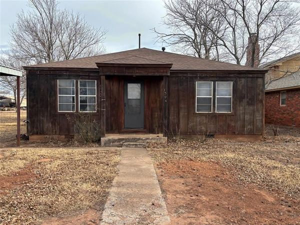 1504 N 6th Street, Sayre, OK 73662