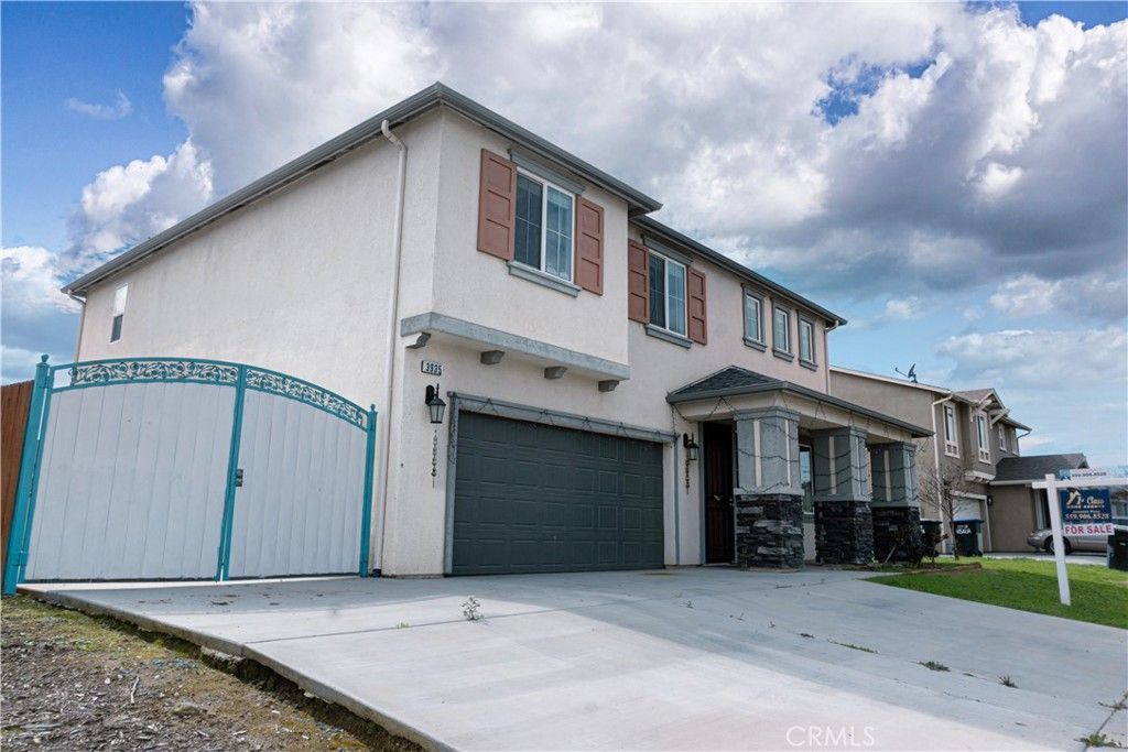 3935 E Myrtle Avenue, Visalia, CA 93292 Main Photo