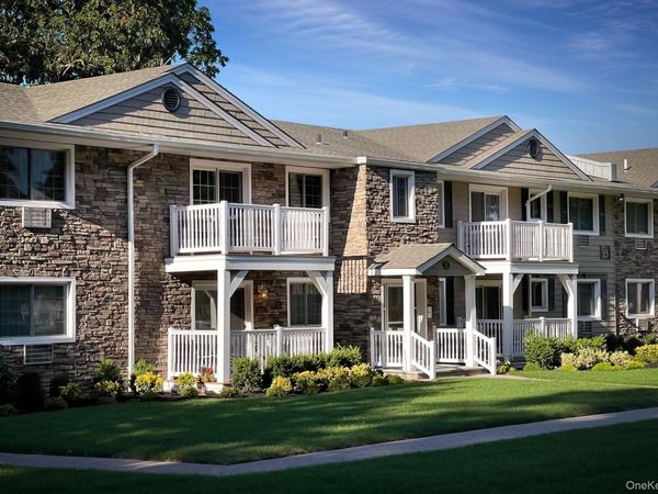 27 Williams Boulevard, Unit 27-2D, Lake Grove, NY 11755