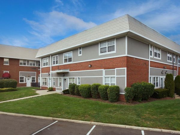 425 Newbridge Road, Unit 42, East Meadow, NY 11554