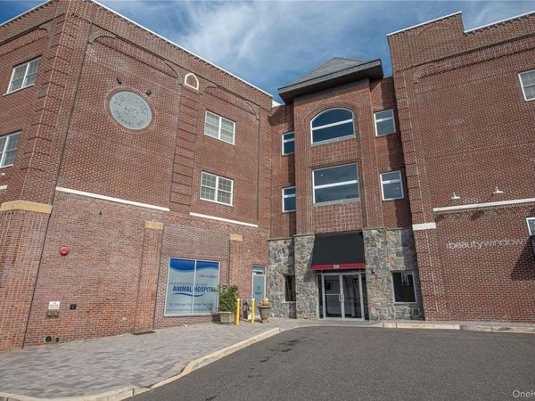 50-3K Stewart Avenue, Unit 3K, Huntington, NY 11743