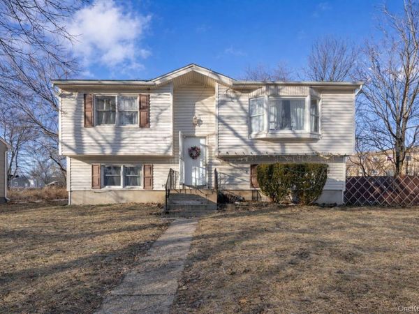 10 Valley Drive, Nanuet, NY 10954