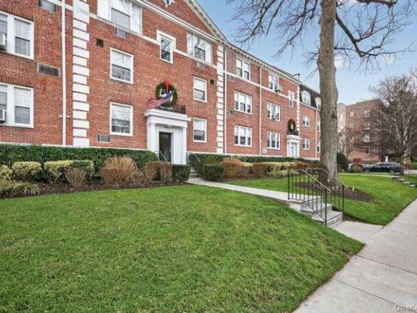 24 Hamilton Place, Unit F-1, Garden City, NY 11530