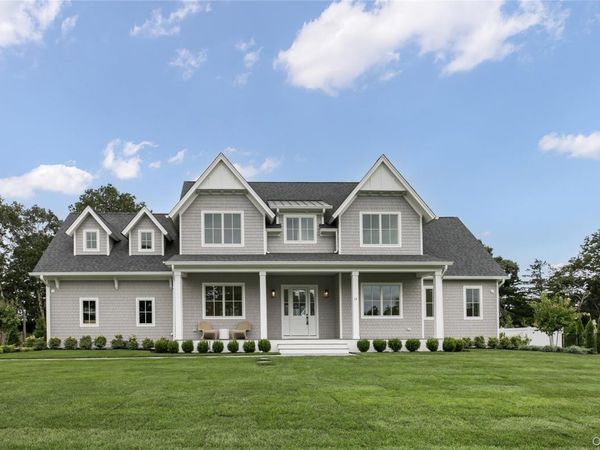 17 Happy Lane, Westhampton Beach, NY 11978