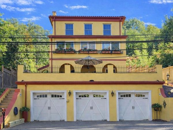 126 Cove Road, Oyster Bay Cove, NY 11771