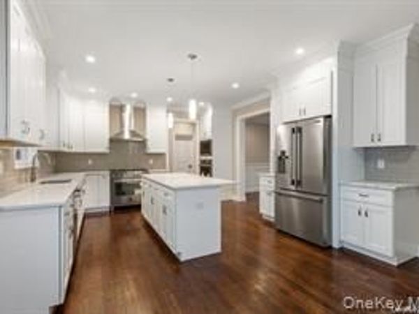 11 Evelyn Court, Syosset, NY 11791