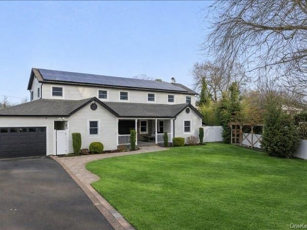 24 Twin River Drive, Oakdale, NY 11769