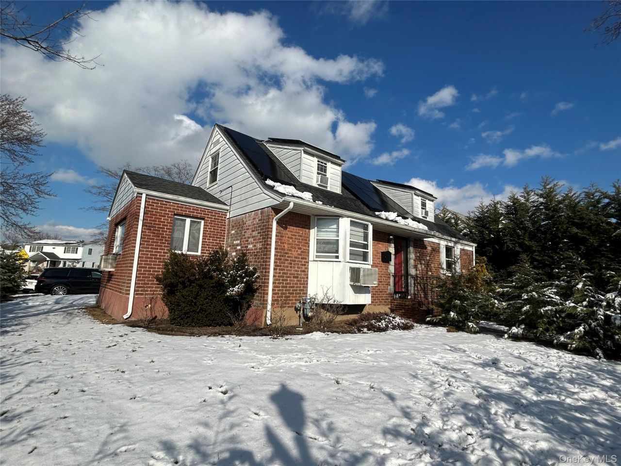 17 Molyneaux Road, Valley Stream, NY 11580 Main Photo