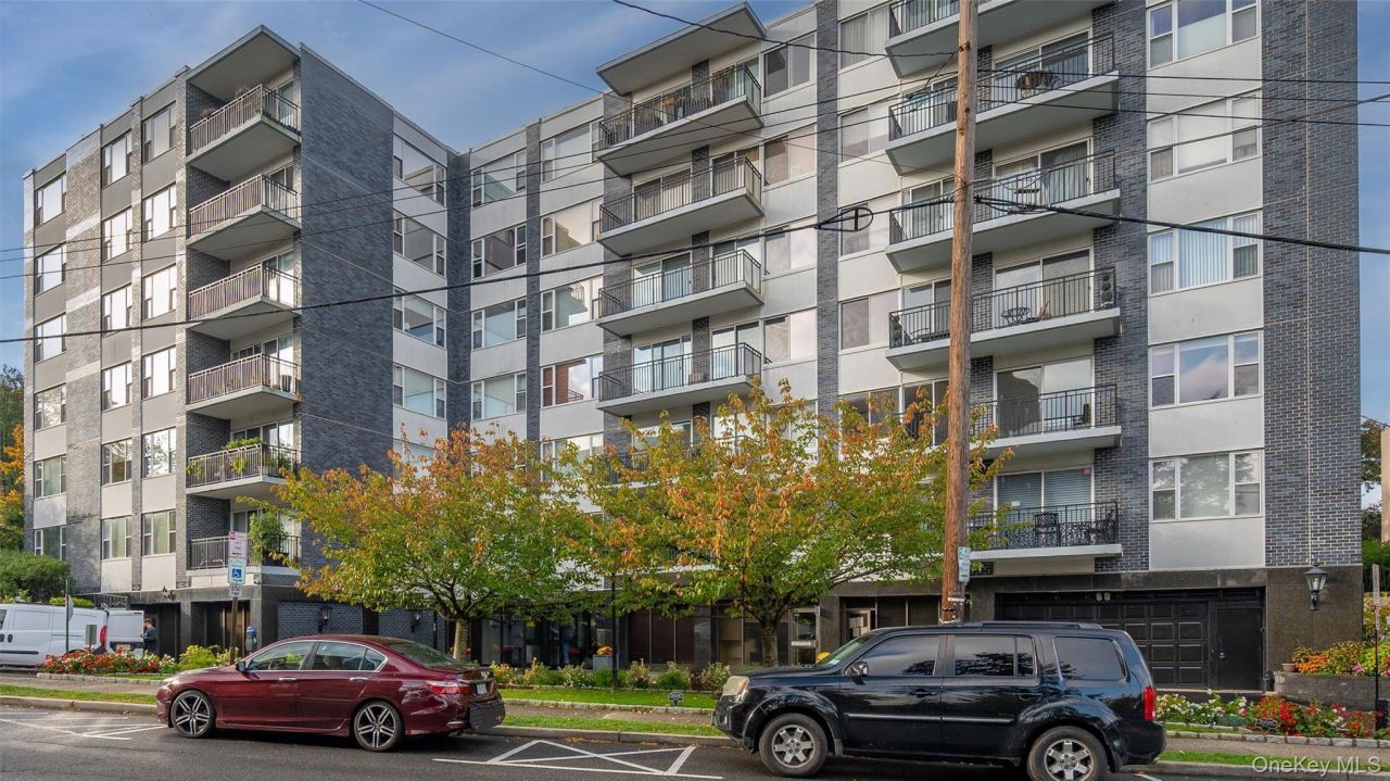 20 Old Mamaroneck Road, Unit 2D, White Plains, NY 10605 Main Photo