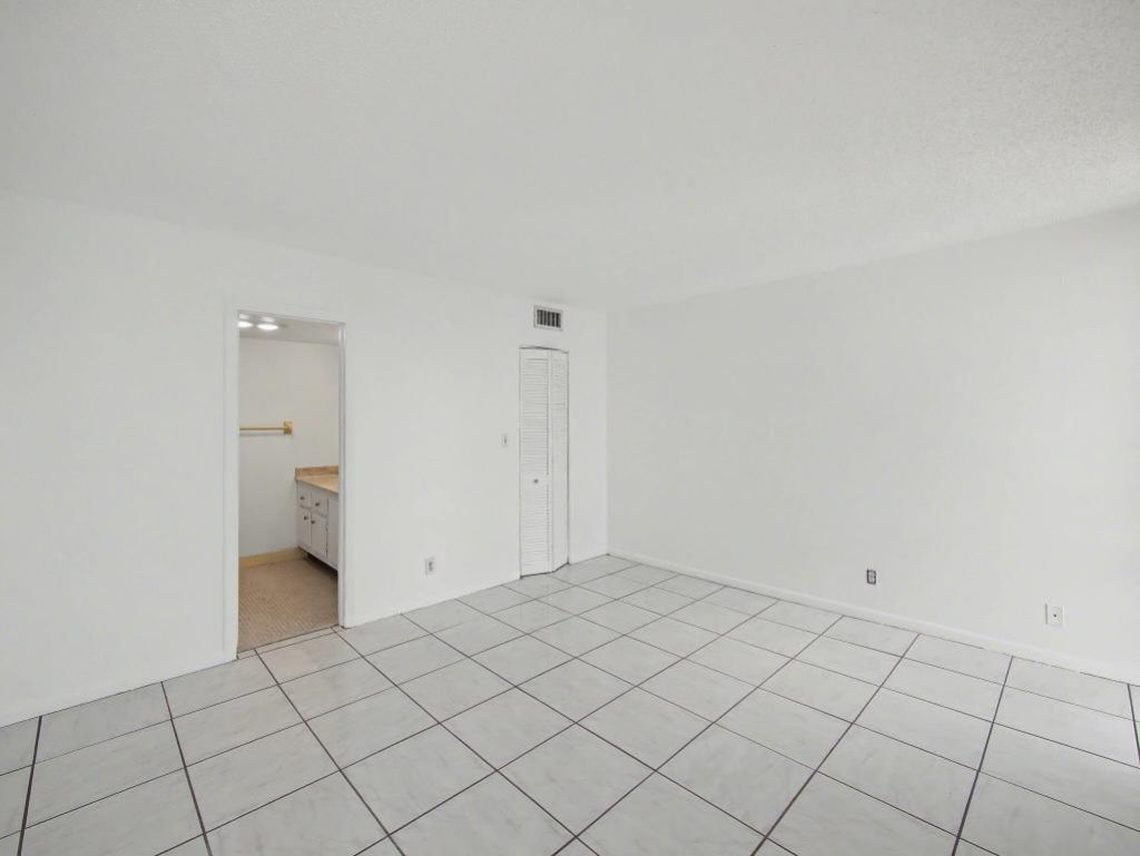 4800 Bayview Drive, Unit 606, Fort Lauderdale, FL 33308 Photo
