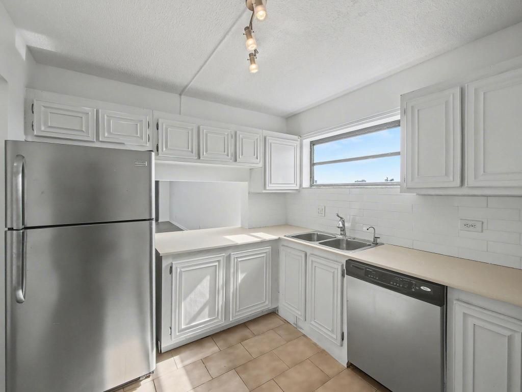 4800 Bayview Drive, Unit 606, Fort Lauderdale, FL 33308 Photo