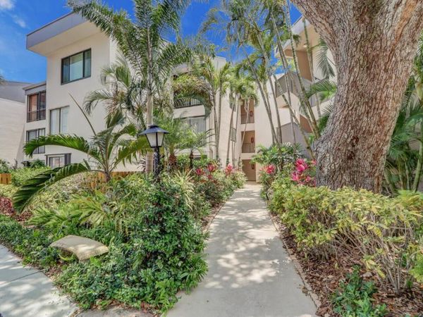 1618 Twelve Oaks Way, Unit 103, North Palm Beach, FL 33408