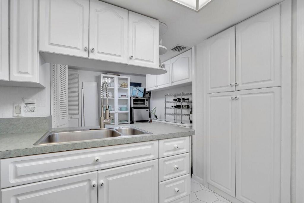 1618 Twelve Oaks Way, Unit 103, North Palm Beach, FL 33408 Photo