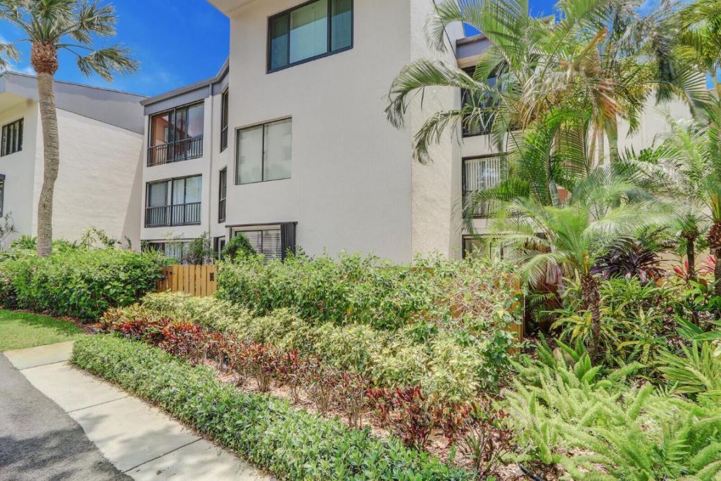 1618 Twelve Oaks Way, Unit 103, North Palm Beach, FL 33408 Photo